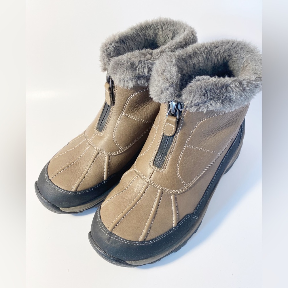 Clarks Women’s Zip Fur-Lined Waterproof Ankle Boot Size 7